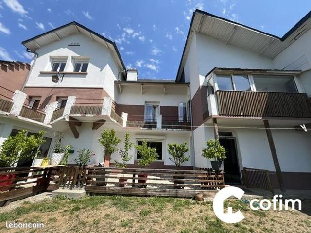 Maison 11 pièces 233 m²