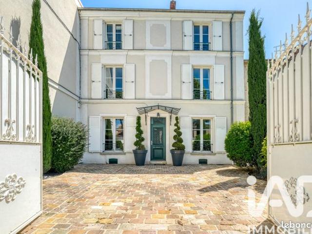 Maison 11 pièces 230 m²