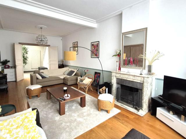 Maison 11 pièces 230 m²