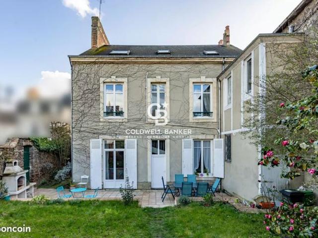 Maison 11 pièces 230 m²