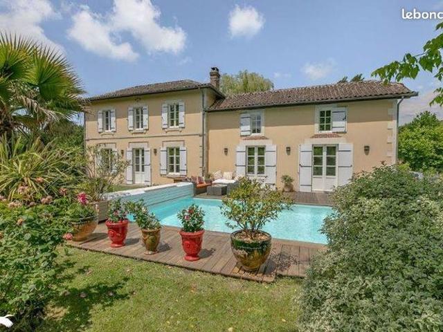 Maison 11 pièces 230 m²