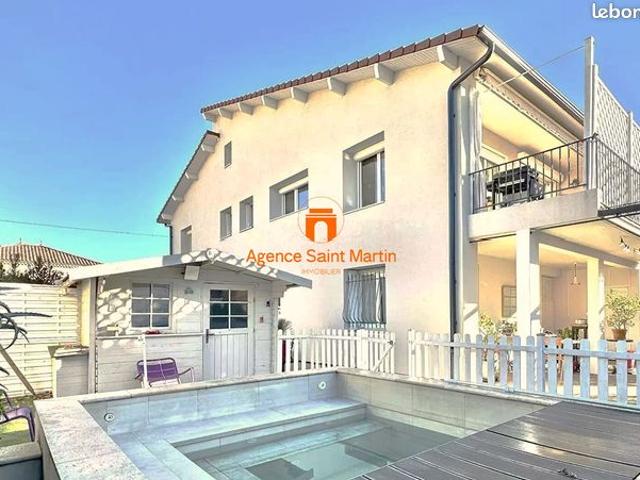 Maison 11 pièces 230 m²