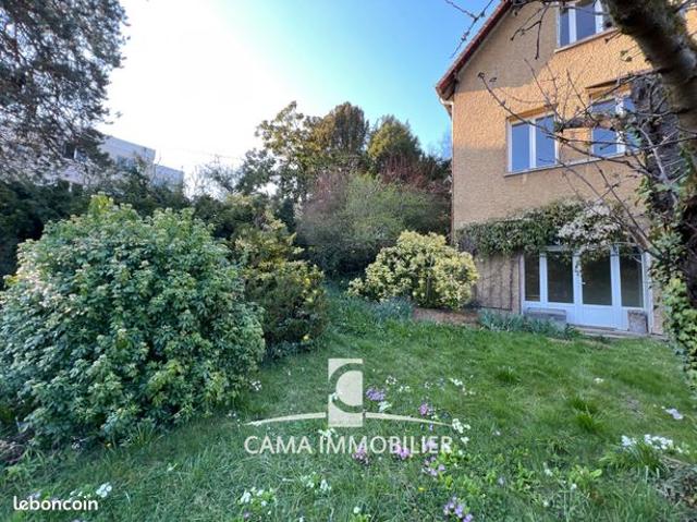 Maison 11 pièces 232 m²