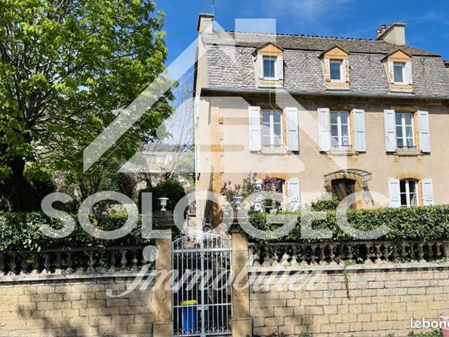 Maison 11 pièces 232 m²