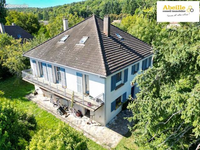 Maison 11 pièces 237 m²