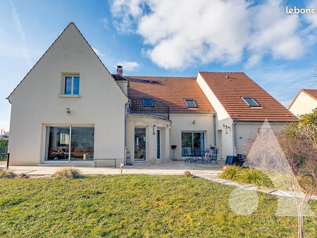 Maison 11 pièces 234 m²