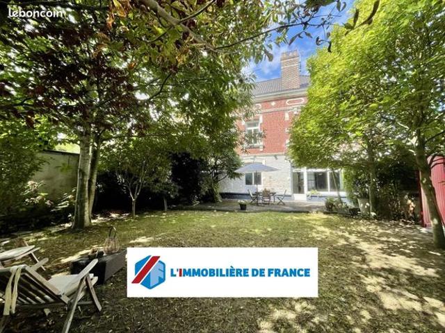 Maison 11 pièces 238 m²
