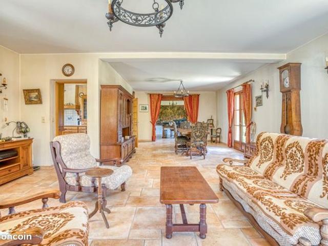 Maison 11 pièces 343 m²