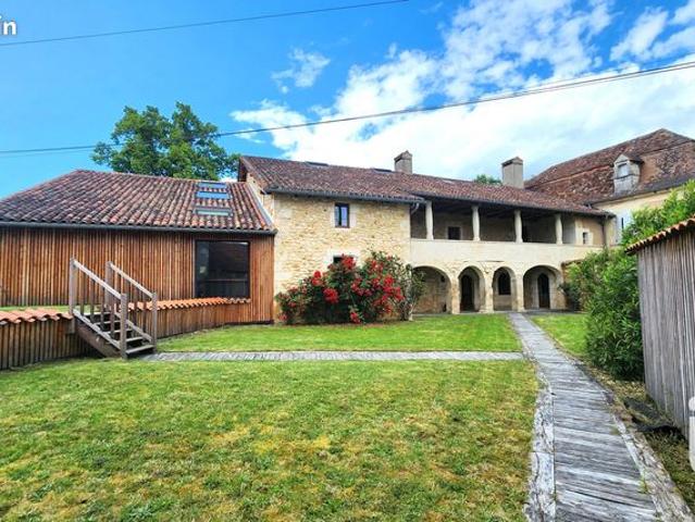 Maison 11 pièces 342 m²