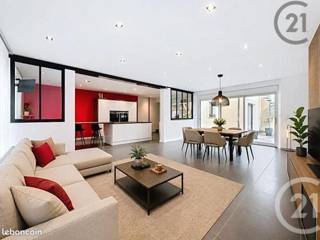 Maison 11 pièces 342 m²