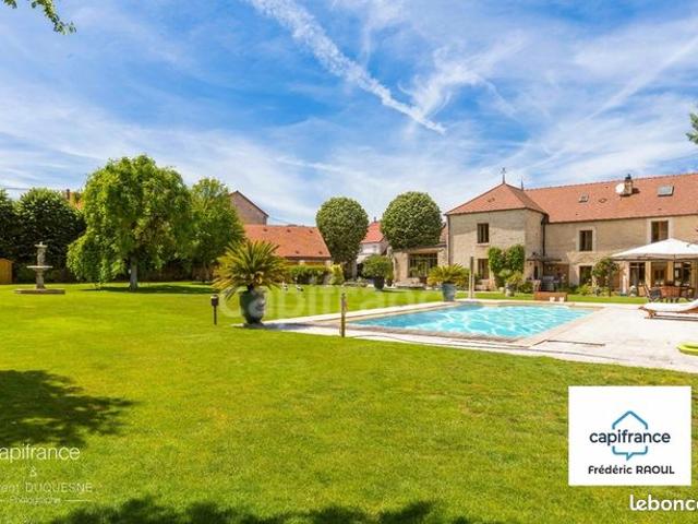 Maison 11 pièces 347 m²