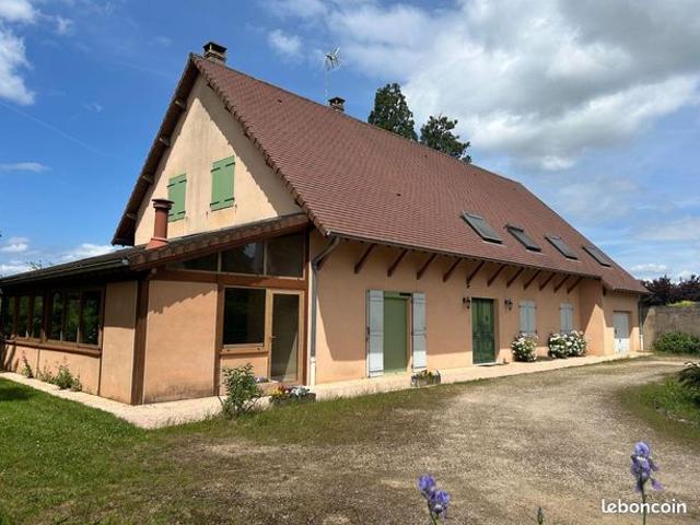 Maison 11 pièces 344 m²