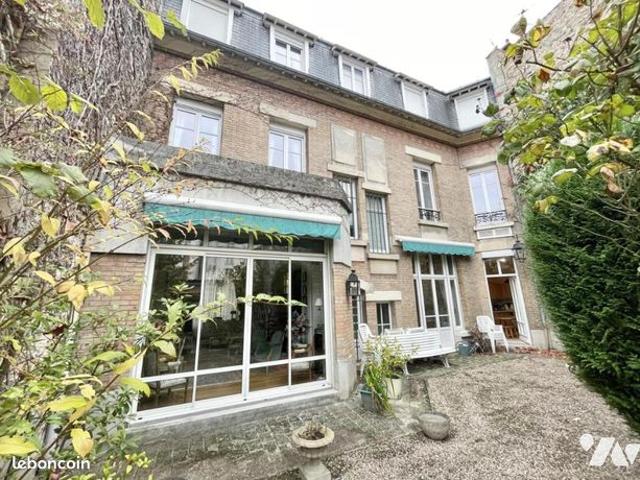 Maison 11 pièces 345 m²