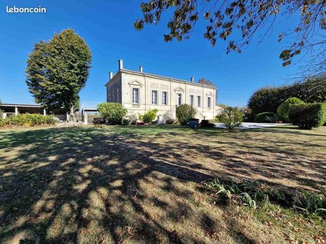 Maison 11 pièces 353 m²