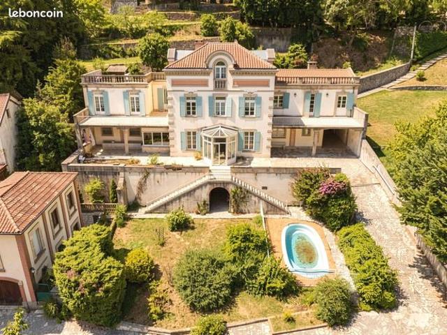 Maison 11 pièces 350 m²