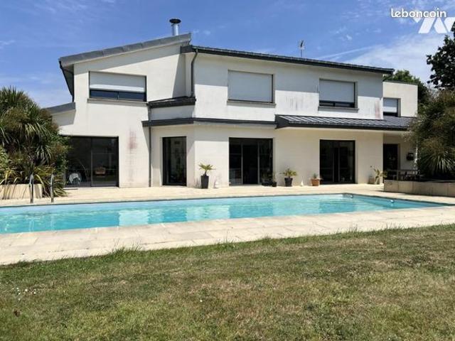 Maison 11 pièces 350 m²