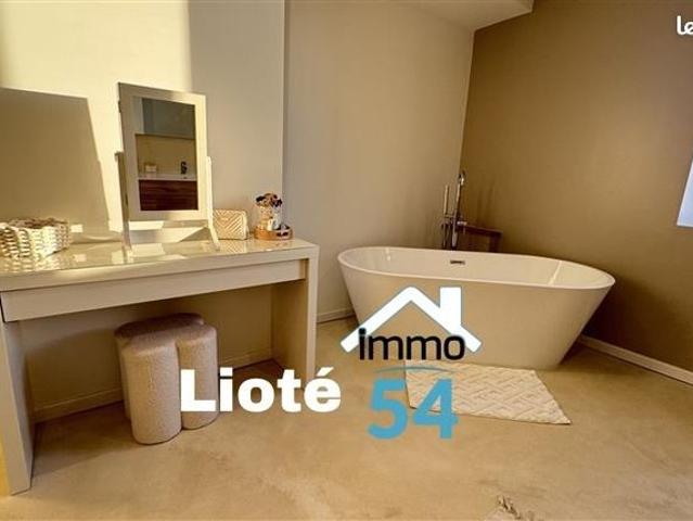 Maison 11 pièces 350 m²