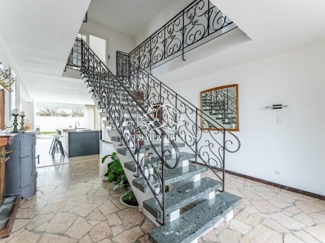 Maison 11 pièces 350 m²