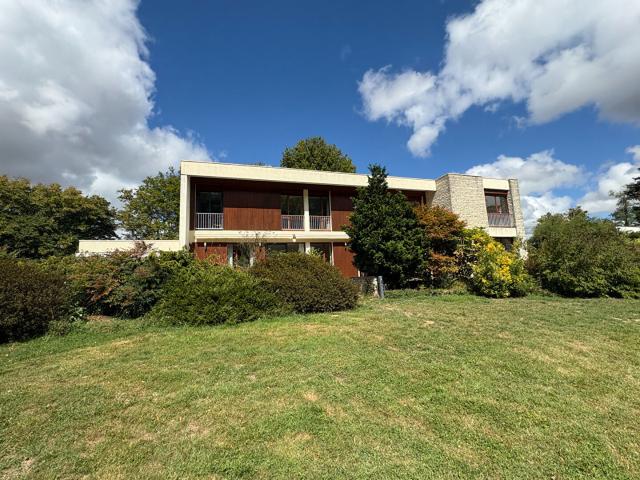Maison 11 pièces 354 m²