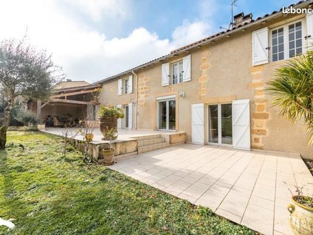 Maison 11 pièces 354 m²
