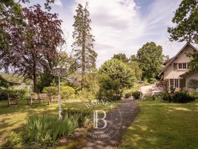 Maison 11 pièces 358 m²