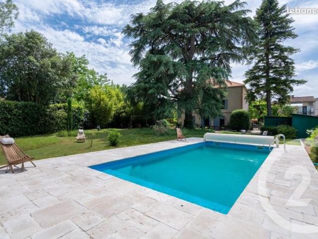 Maison 11 pièces 358 m²