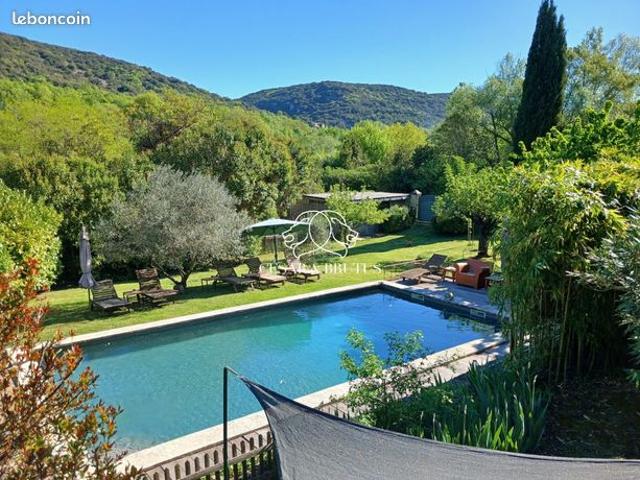 Maison 11 pièces 360 m²