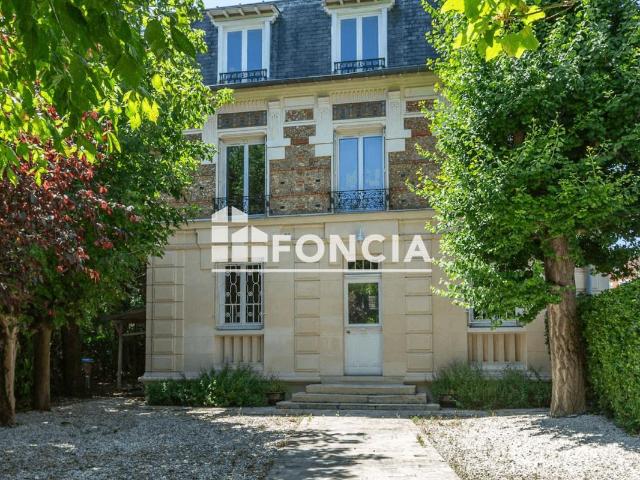 Maison 11 pièces 360 m²