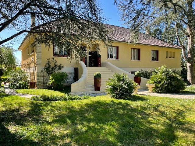 Maison 11 pièces 367 m²