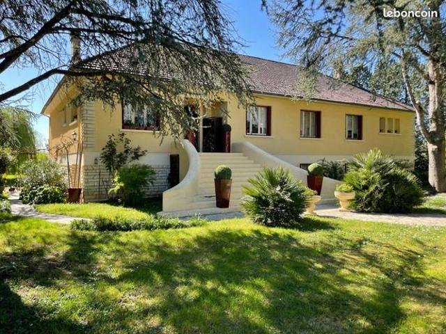 Maison 11 pièces 367 m²