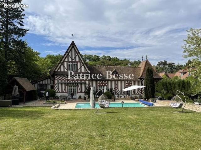 Maison 11 pièces 364 m²
