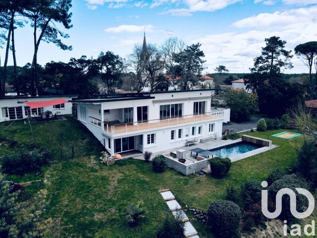 Maison 11 pièces 365 m²