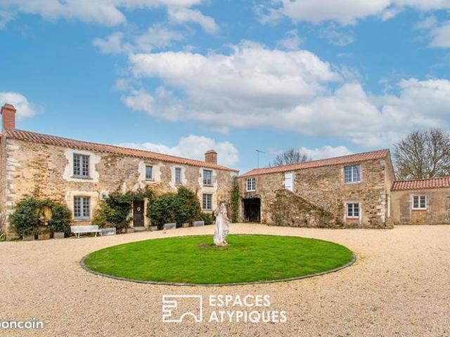 Maison 11 pièces 373 m²