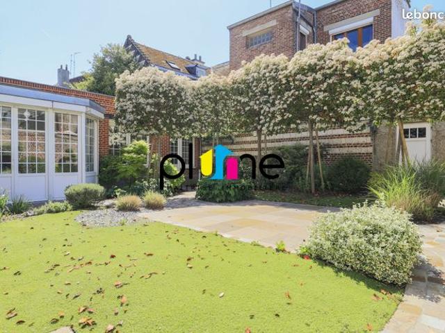Maison 11 pièces 370 m²
