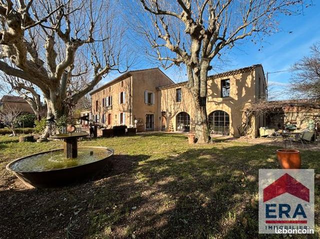 Maison 11 pièces 372 m²
