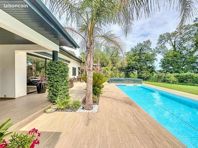 Maison 11 pièces 375 m²