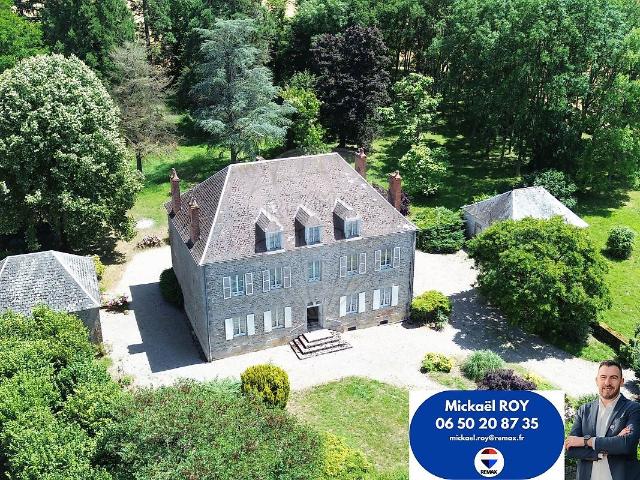 Maison 11 pièces 379 m²