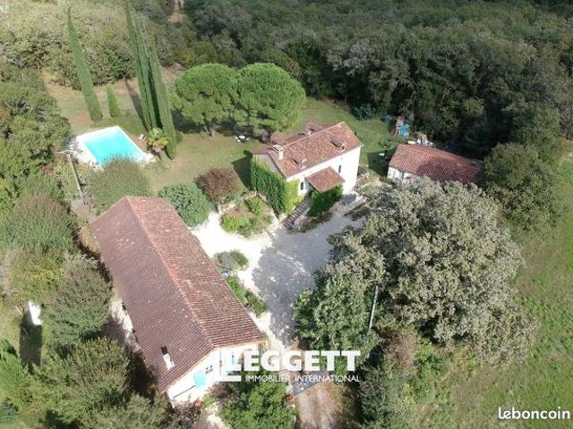 Maison 11 pièces 380 m²