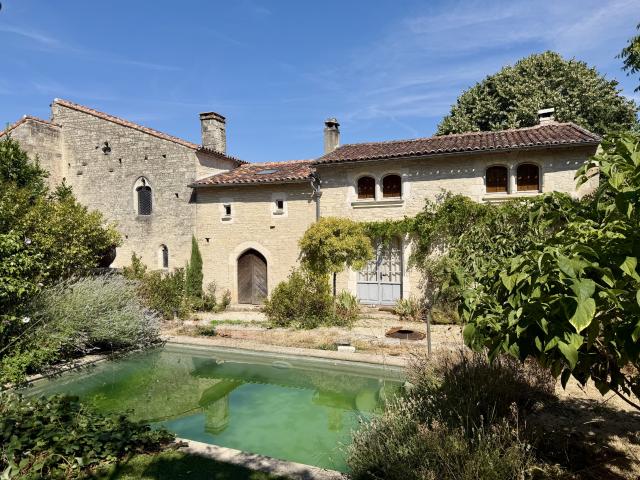 Maison 11 pièces 380 m²