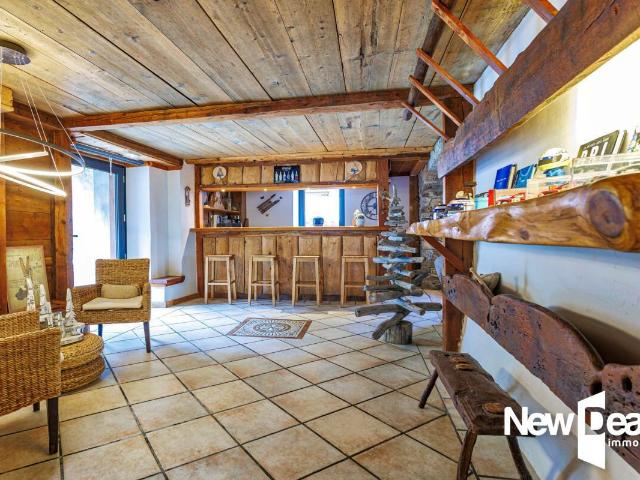 Maison 11 pièces 380 m²