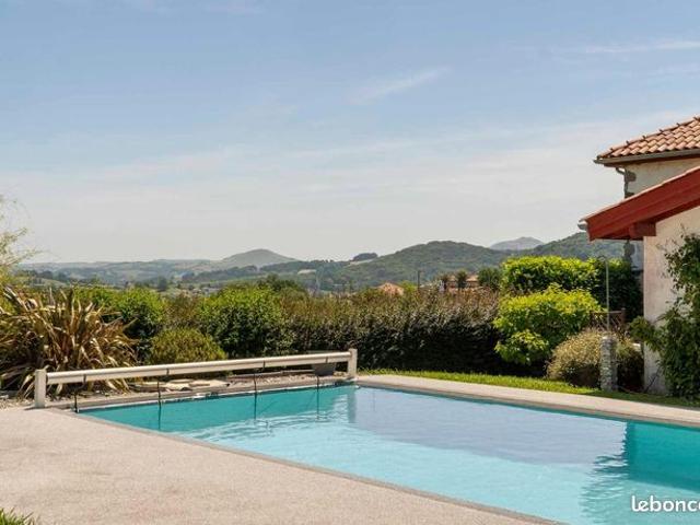 Maison 11 pièces 380 m²