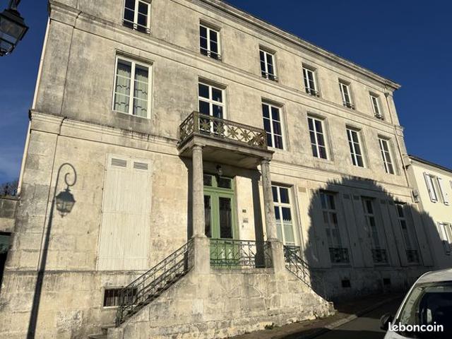Maison 11 pièces 386 m²
