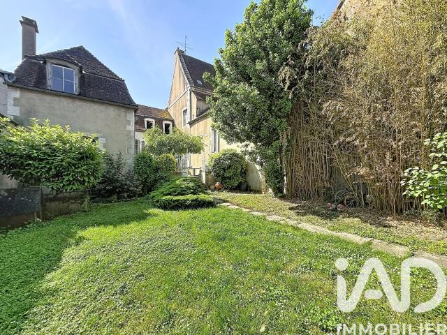 Maison 11 pièces 390 m²