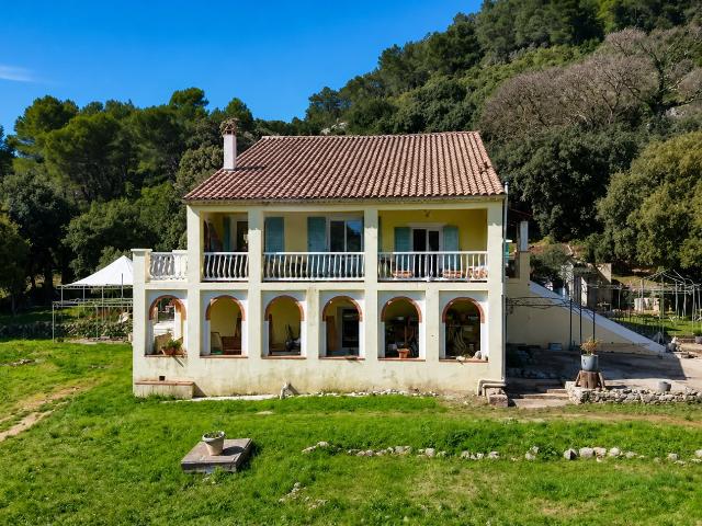 Maison 11 pièces 390 m²