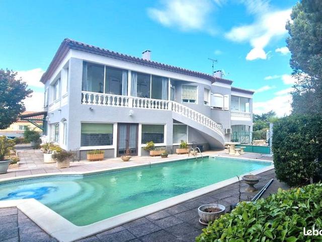 Maison 11 pièces 398 m²