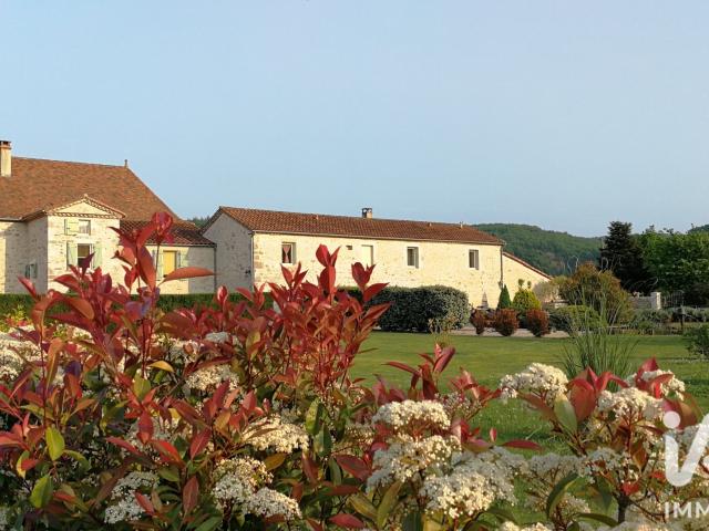 Maison 11 pièces 303 m²