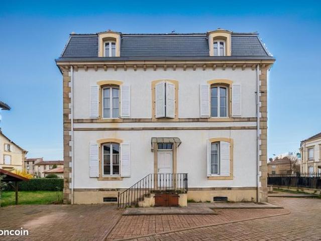 Maison 11 pièces 303 m²