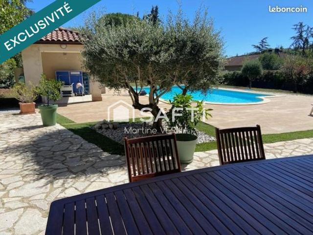 Maison 11 pièces 300 m²