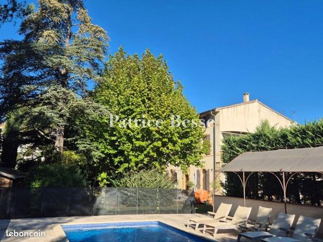 Maison 11 pièces 300 m²