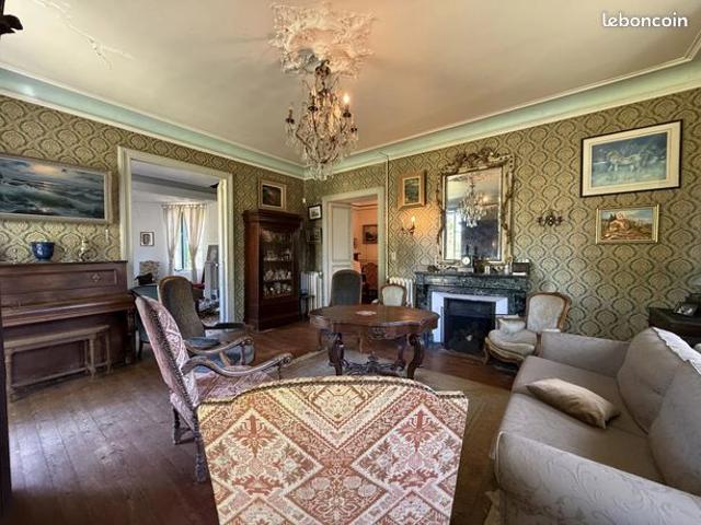 Maison 11 pièces 300 m²
